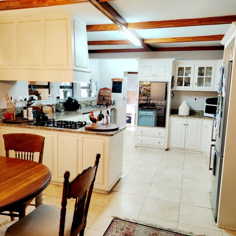 5 Bedroom Property for Sale in Beacon Bay Eastern Cape